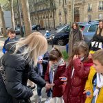 Пташата з гніздечка "Паризькі дзьобики" вивчали символи України